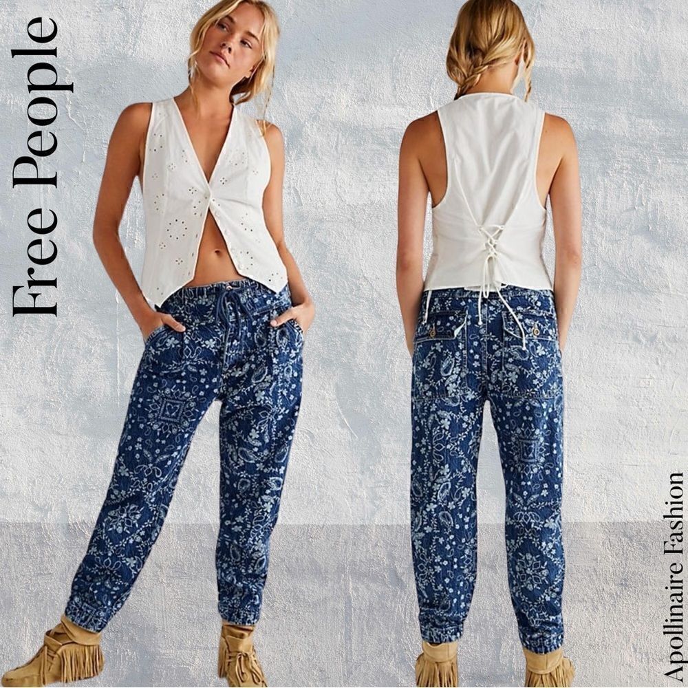 WE THE FREE MIXED UP UTILITY JEANS IN BLUE PRINT SIZE MEDIUM NWOT